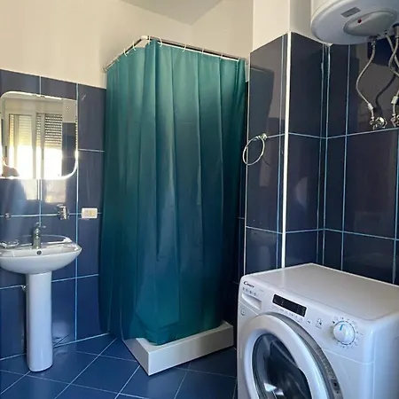 Red Apartmán Golem (Tirana)